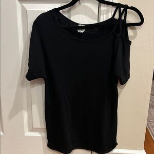 Kaileigh Black Women's Asymmetrical Top Shoulder Detail Size Small